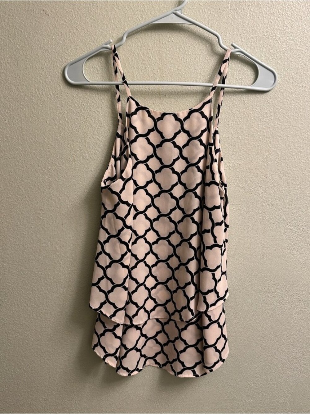 Emmalee Flowy Tank Top Size Small Creamy Beige and Black